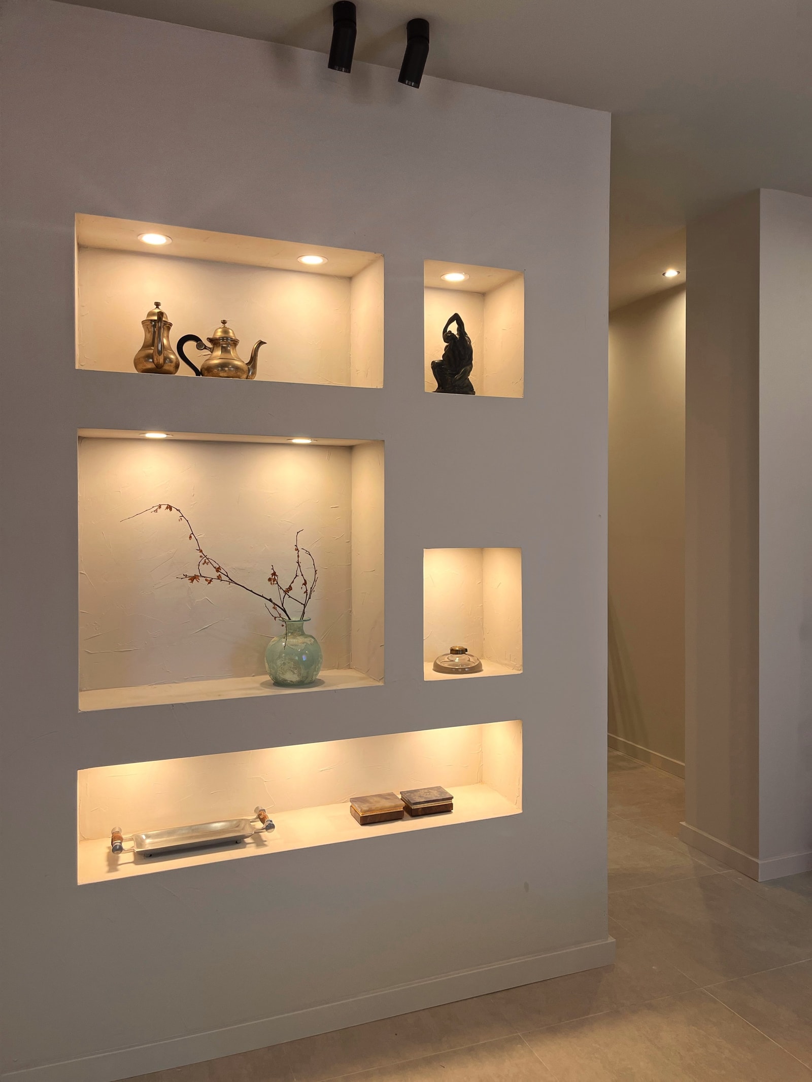 CURATED OBJECTS & RESTAURATION ATELIER - Image 6